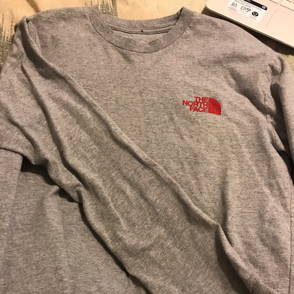 gray north face long sleeve